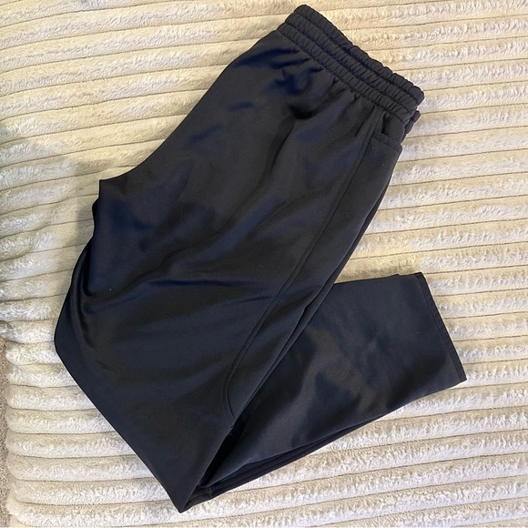 Men’s XL Under Armour Cold Gear Black Loose Fit Sweatpants - Picture 6 of 6